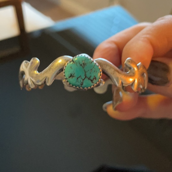 Women’s Turquoise and Silver cuff - Picture 3 of 9